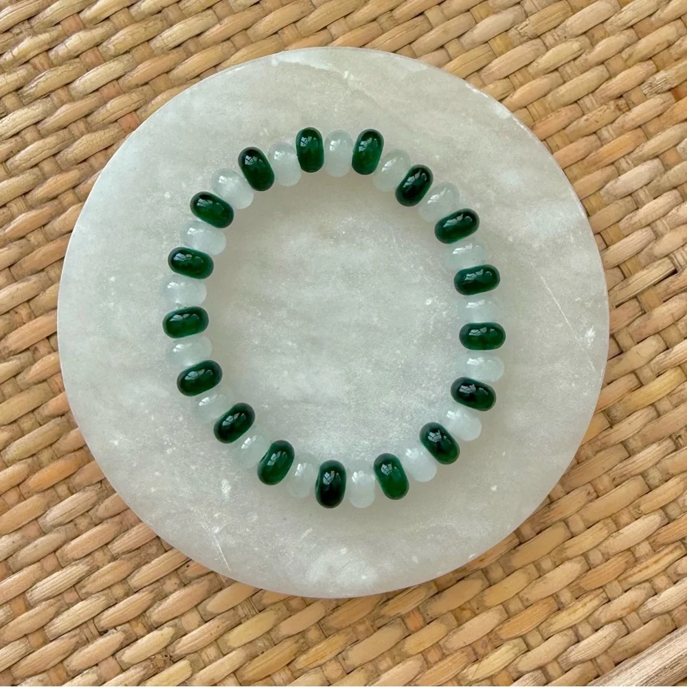 Elegant Green and White Glass Beaded Bracelet - Picture 1 of 6
